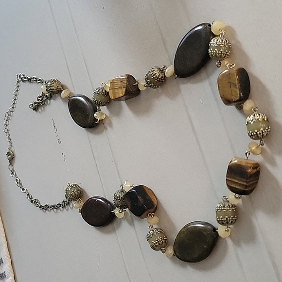 Elegant Avon Vintage Brown, green and Gold Beaded statement Necklace - Picture 1 of 4